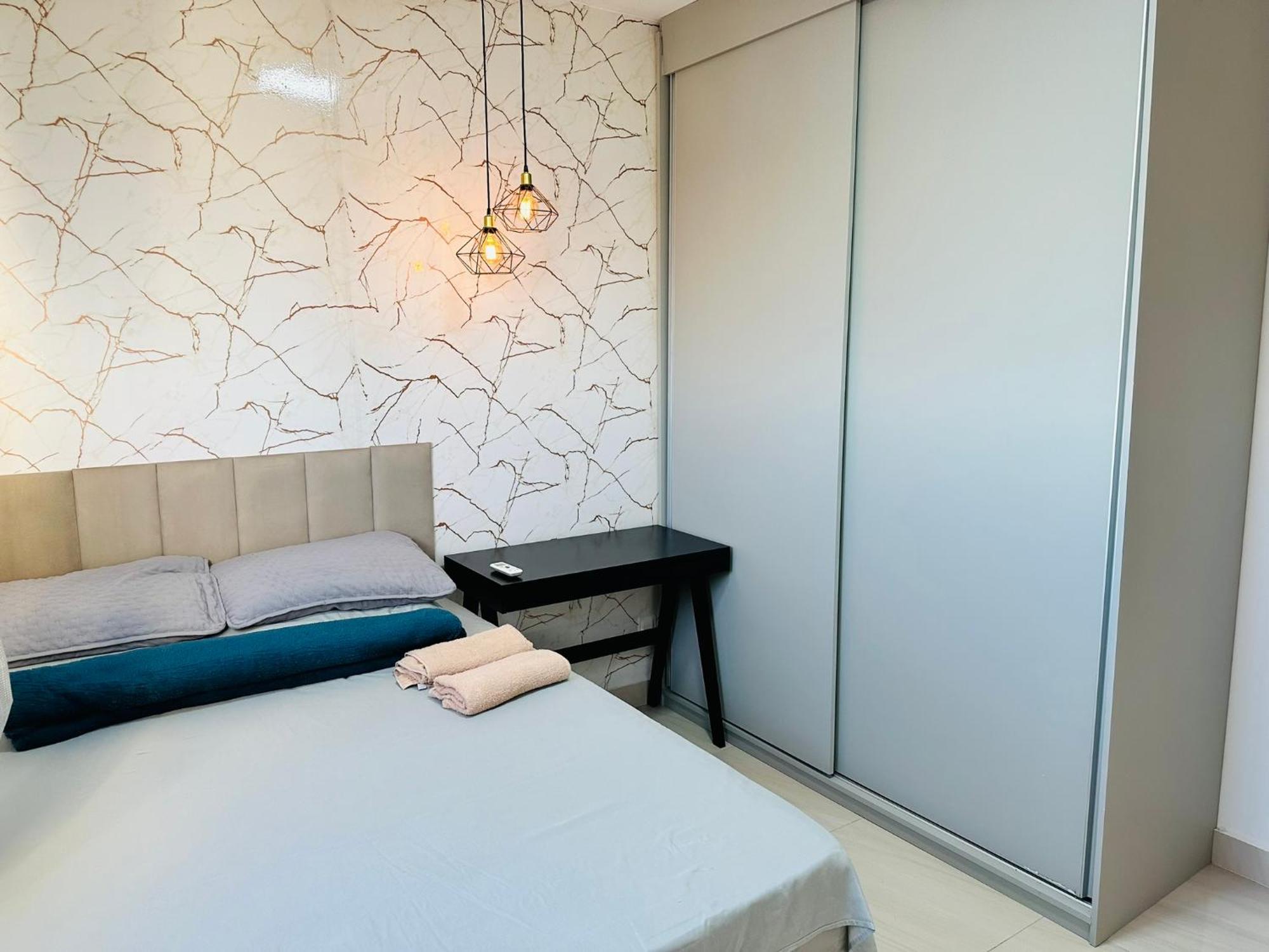 Apartamento Com Garagem E Piscina -