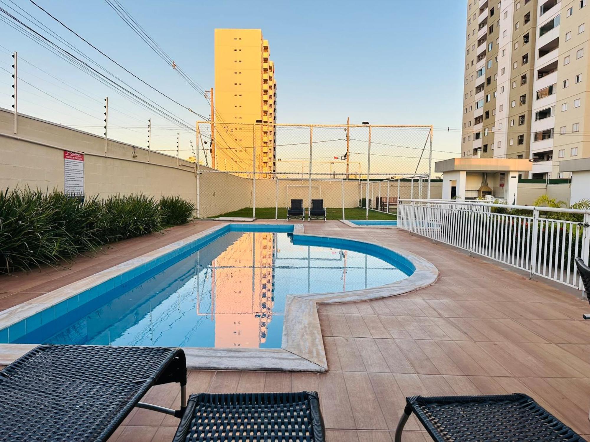 Com Garagem E Piscina -