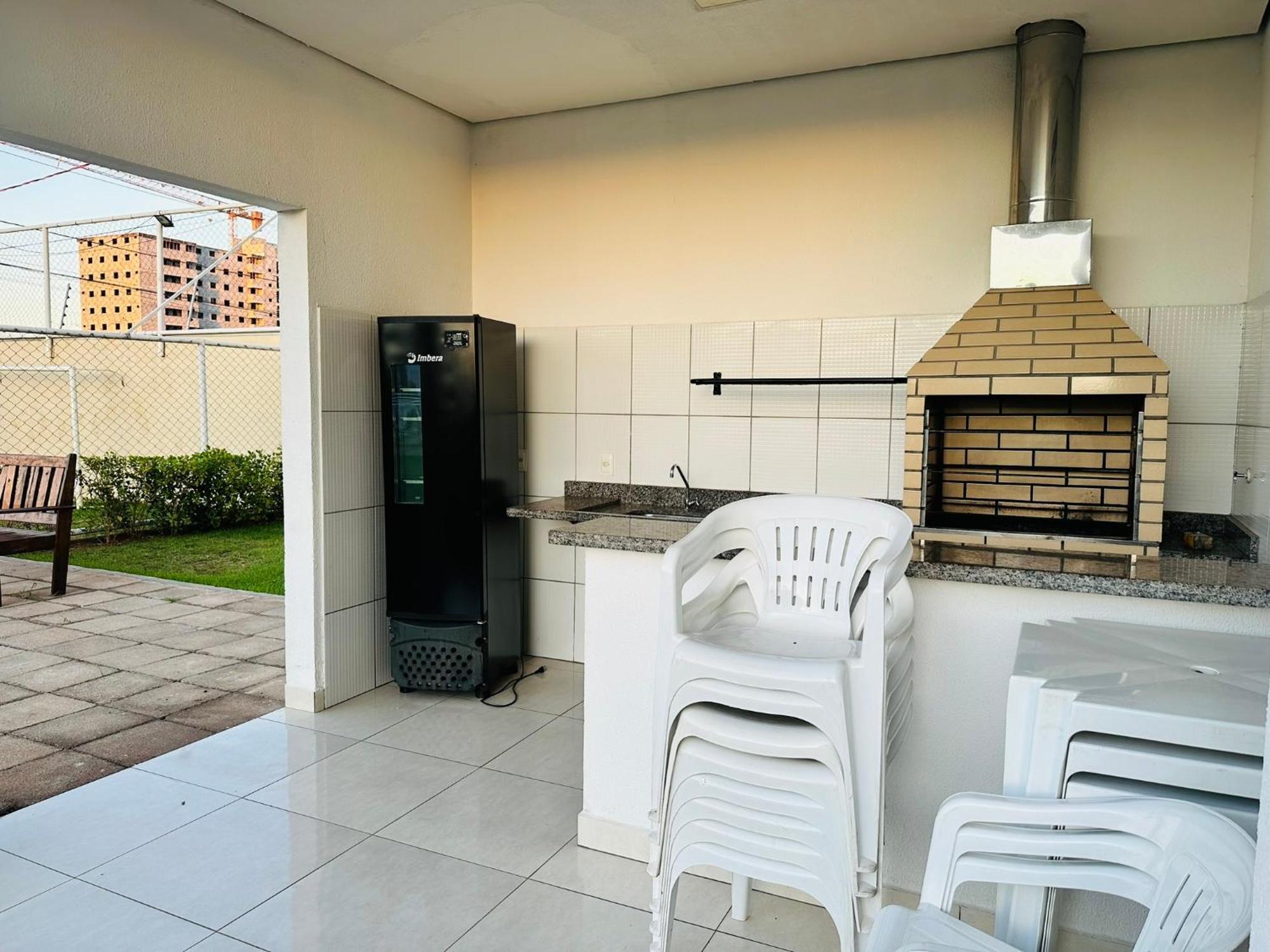 Apartamento Com Garagem E Piscina -