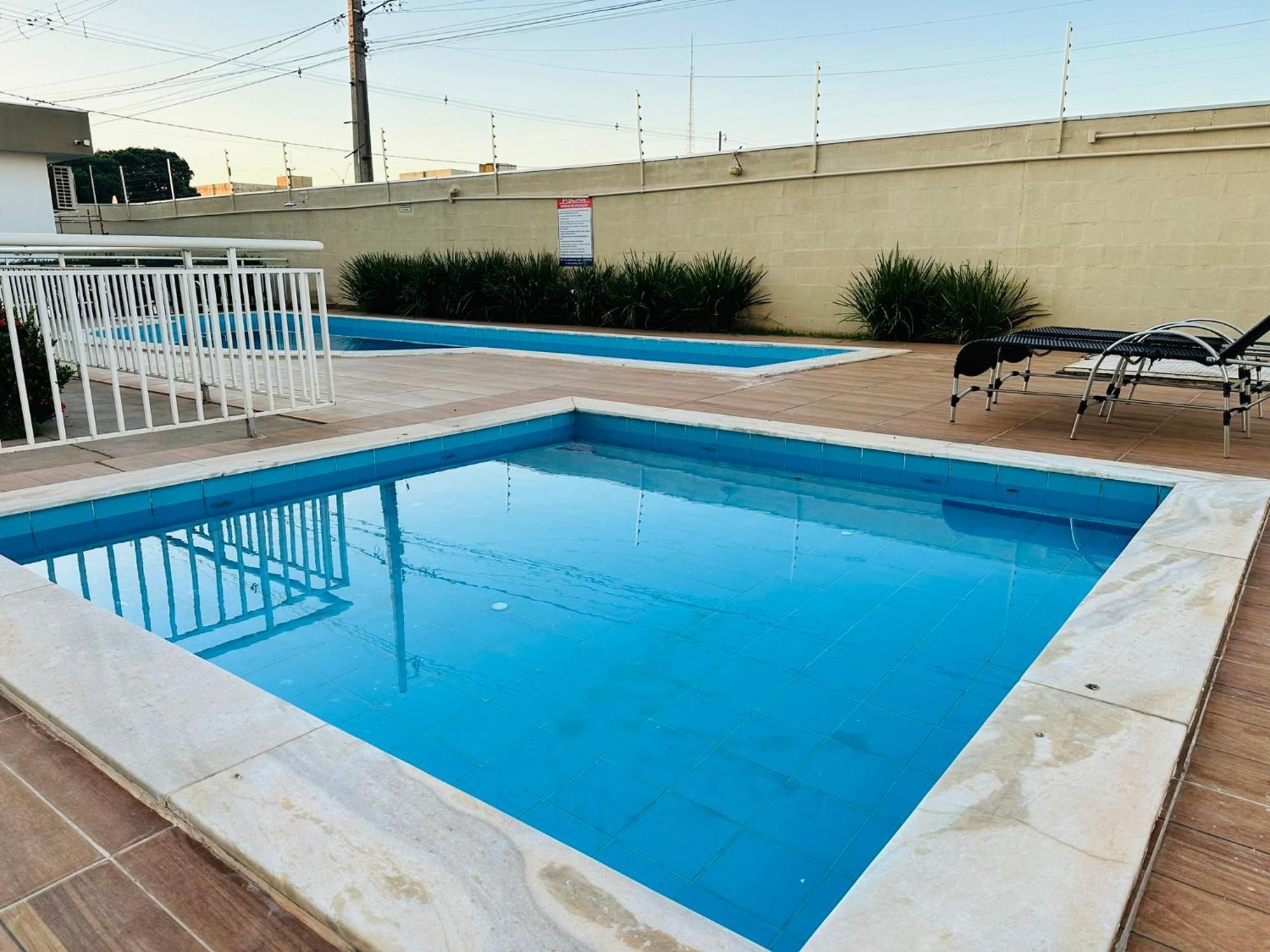 Com Garagem E Piscina -