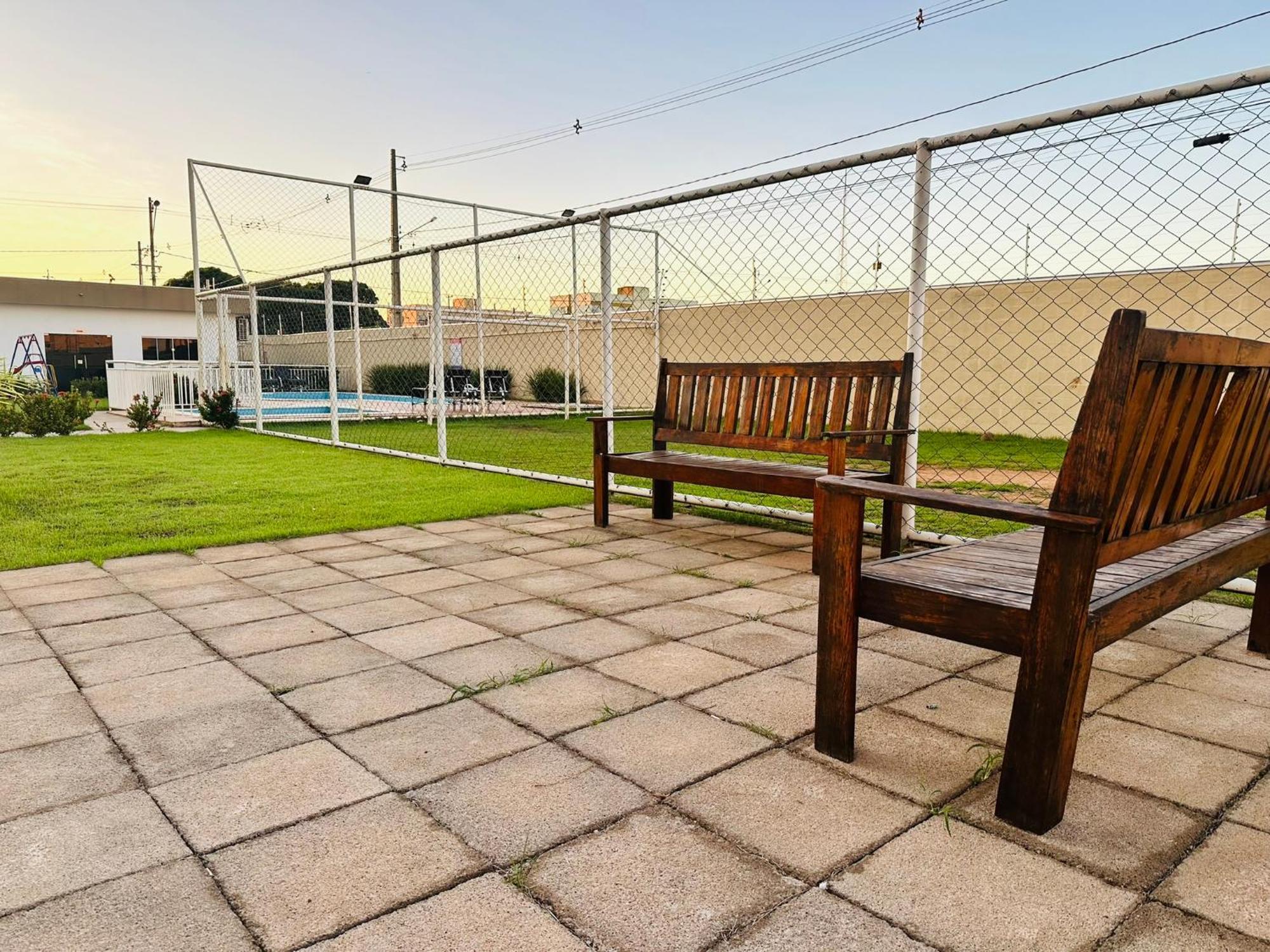 Com Garagem E Piscina -