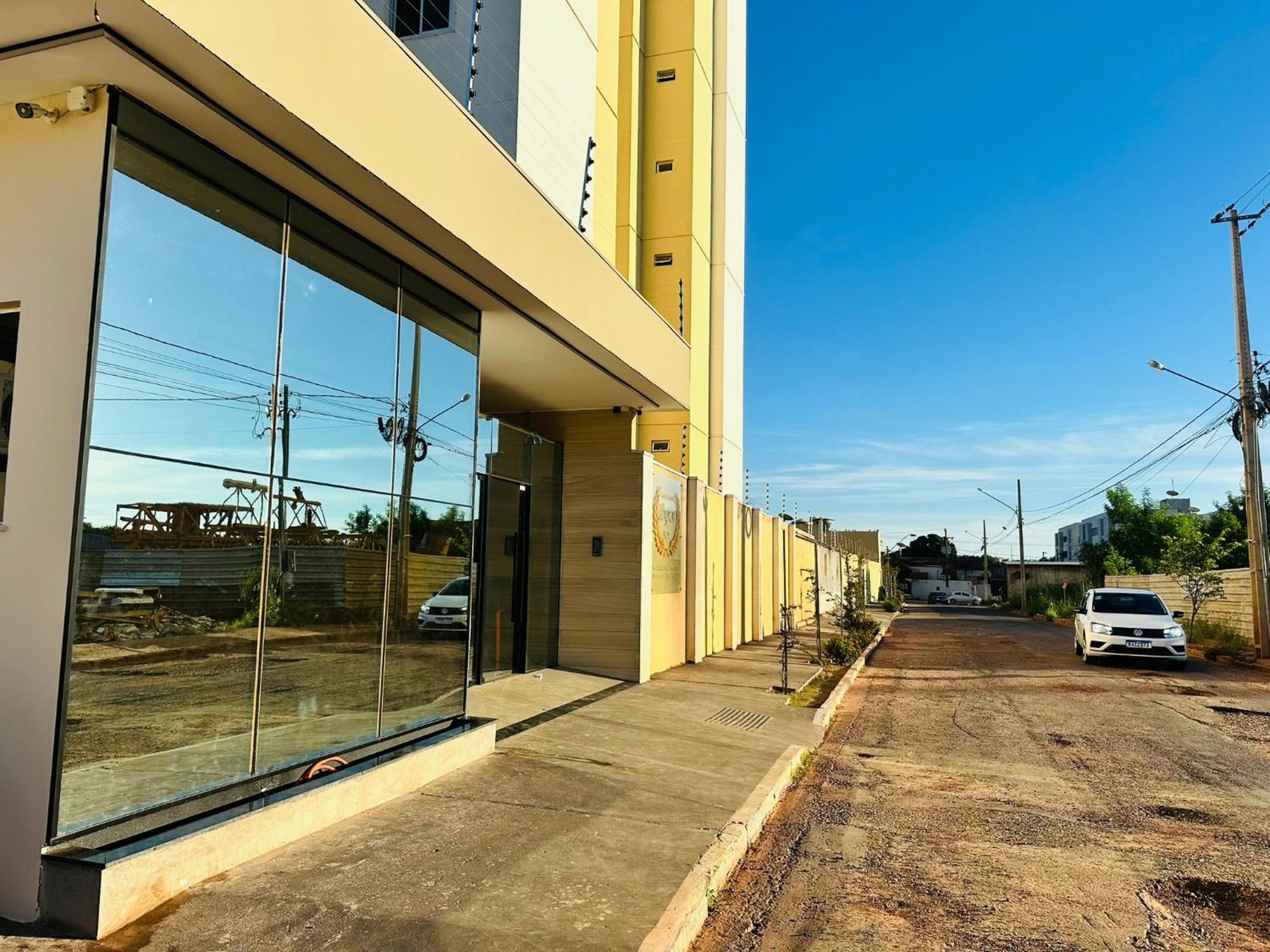 Apartamento Com Garagem E Piscina -